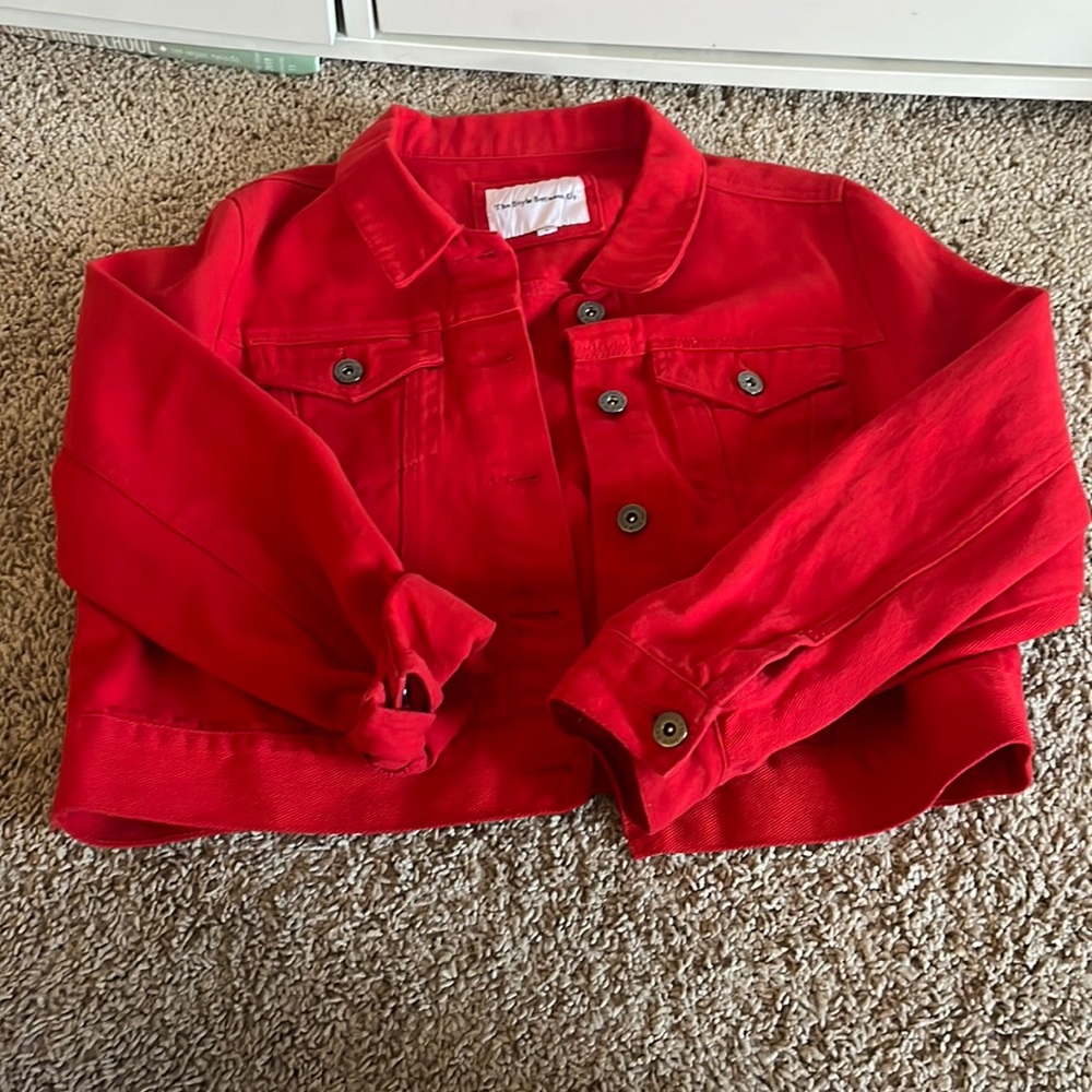 Red cropped jean jacket Large